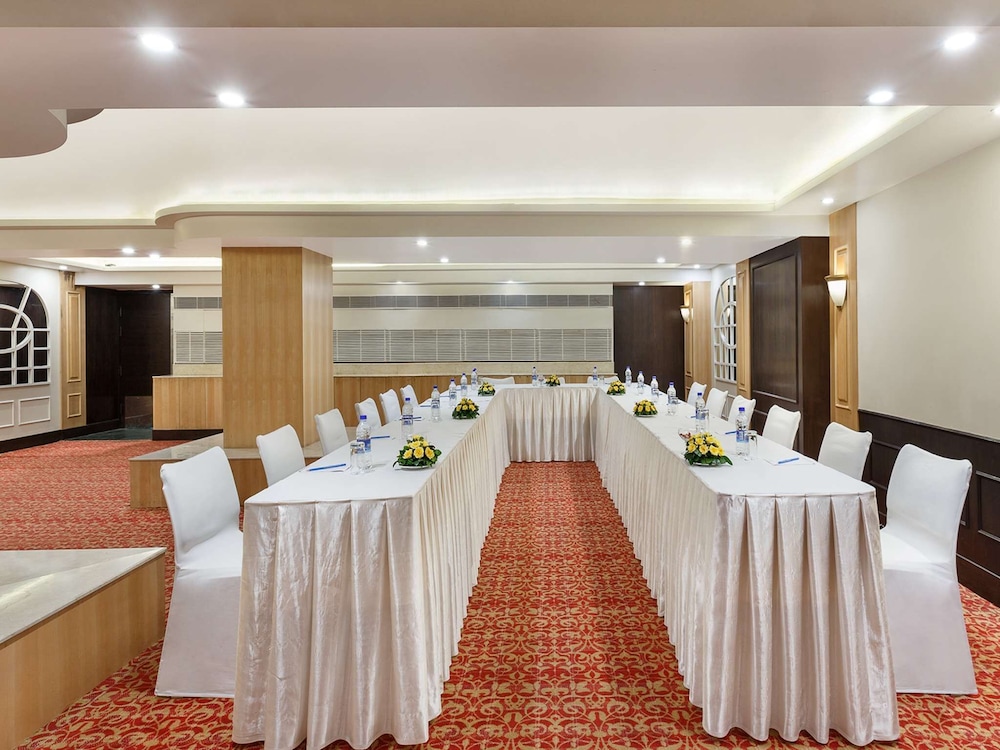 La Place Sarovar Portico Lucknow 52/55