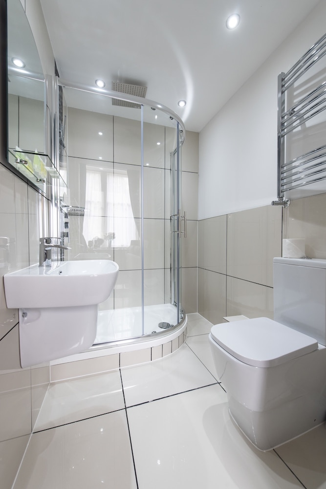 Grosvenor Suites 44/46