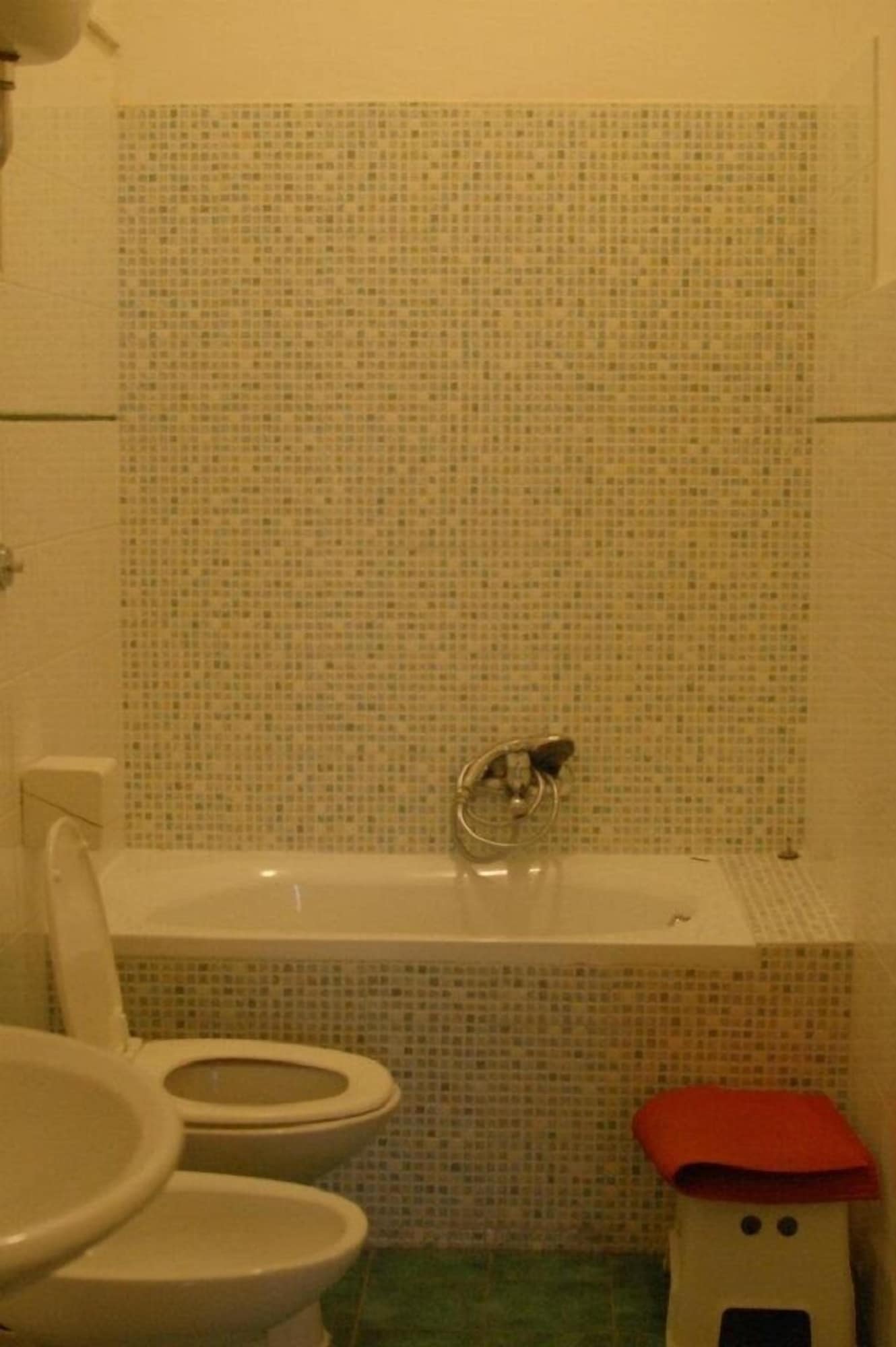 CLASSIC, DOUBLE BED, SHARED BATHROOM