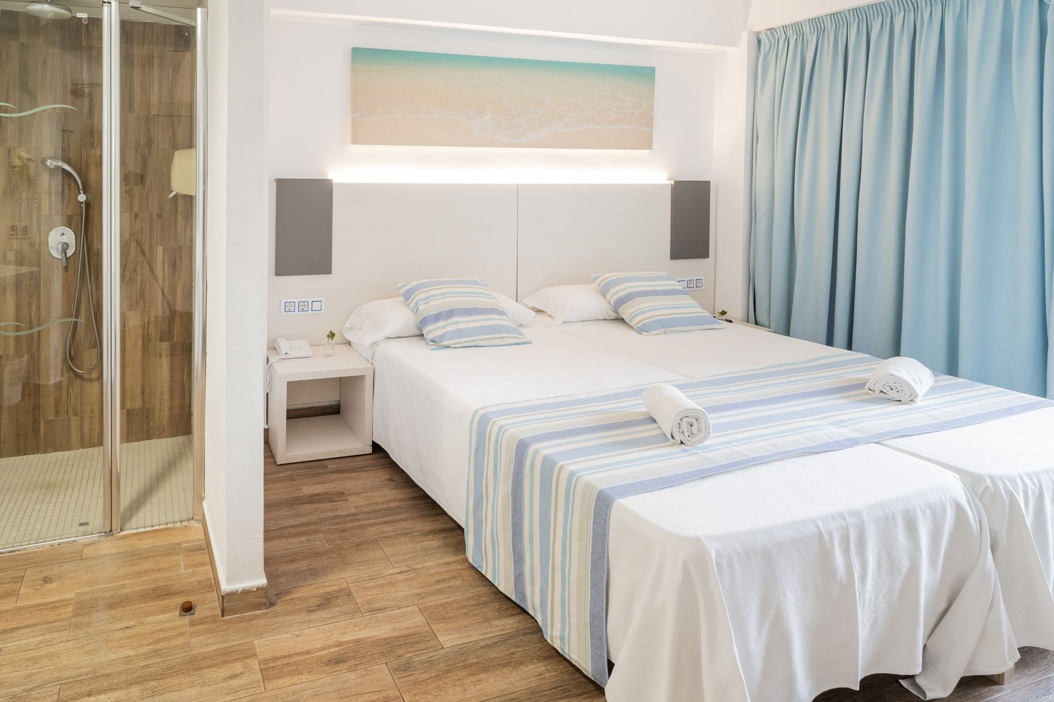 ROOM, DOUBLE BED, SEA VIEW