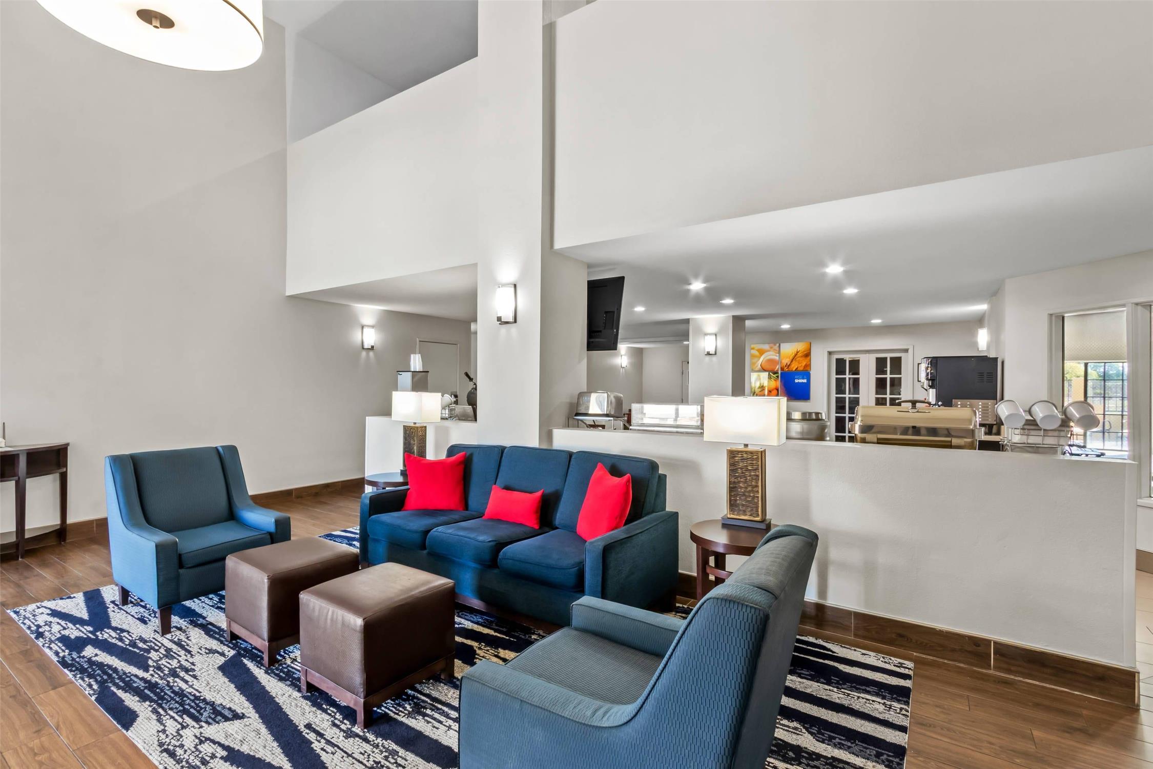 Comfort Inn and Suites Surprise Near Sun City West 30/55