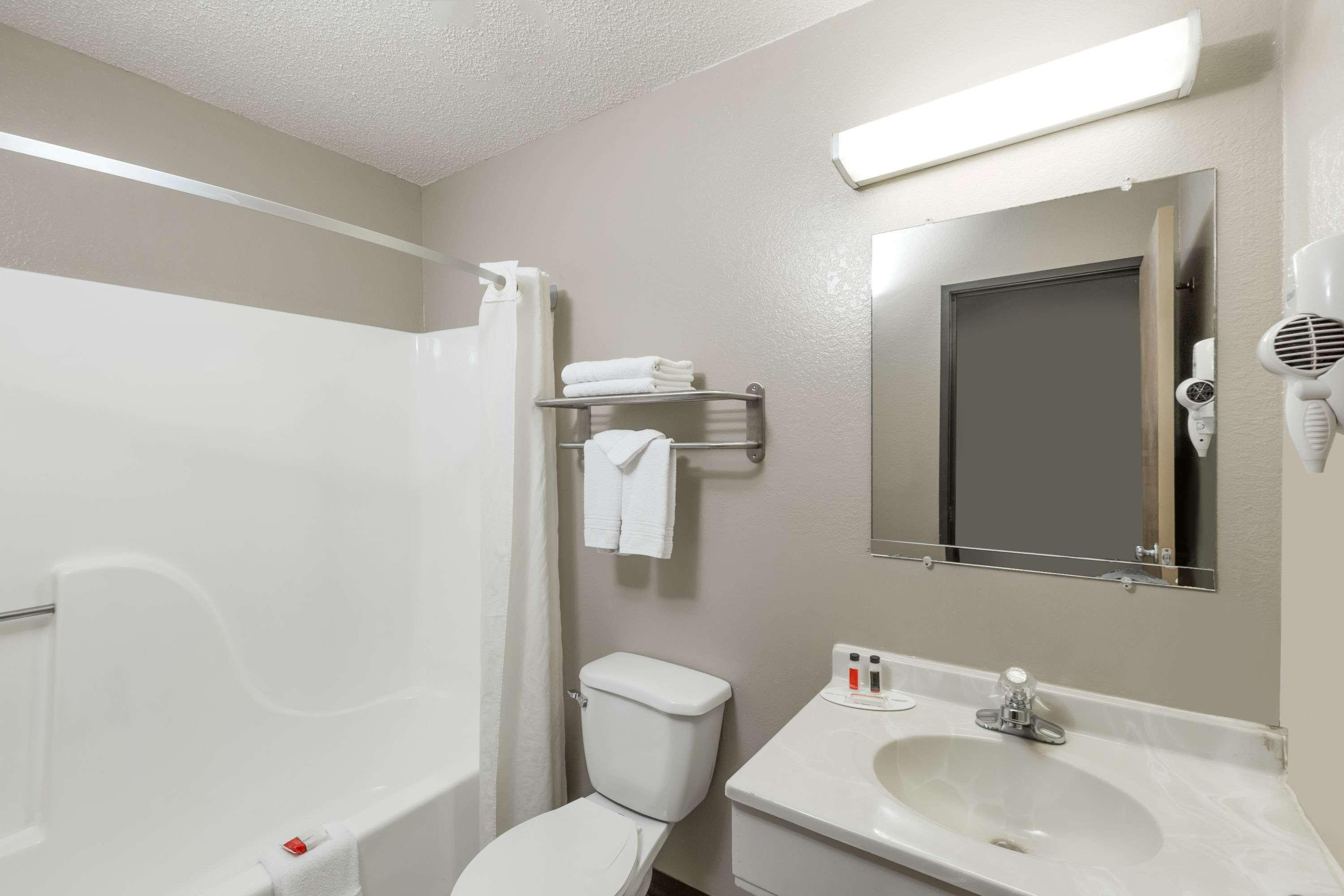 Super 8 by Wyndham Hays KS 29/30