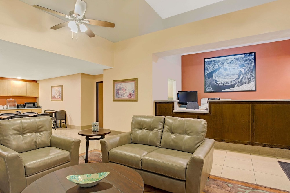 Super 8 by Wyndham Tucson/Grant Road Area AZ 23/50