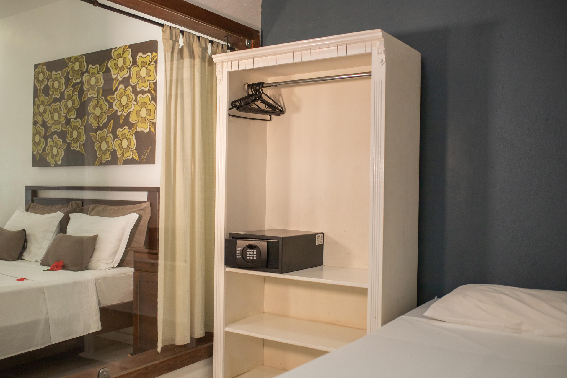 Suite, Sea View