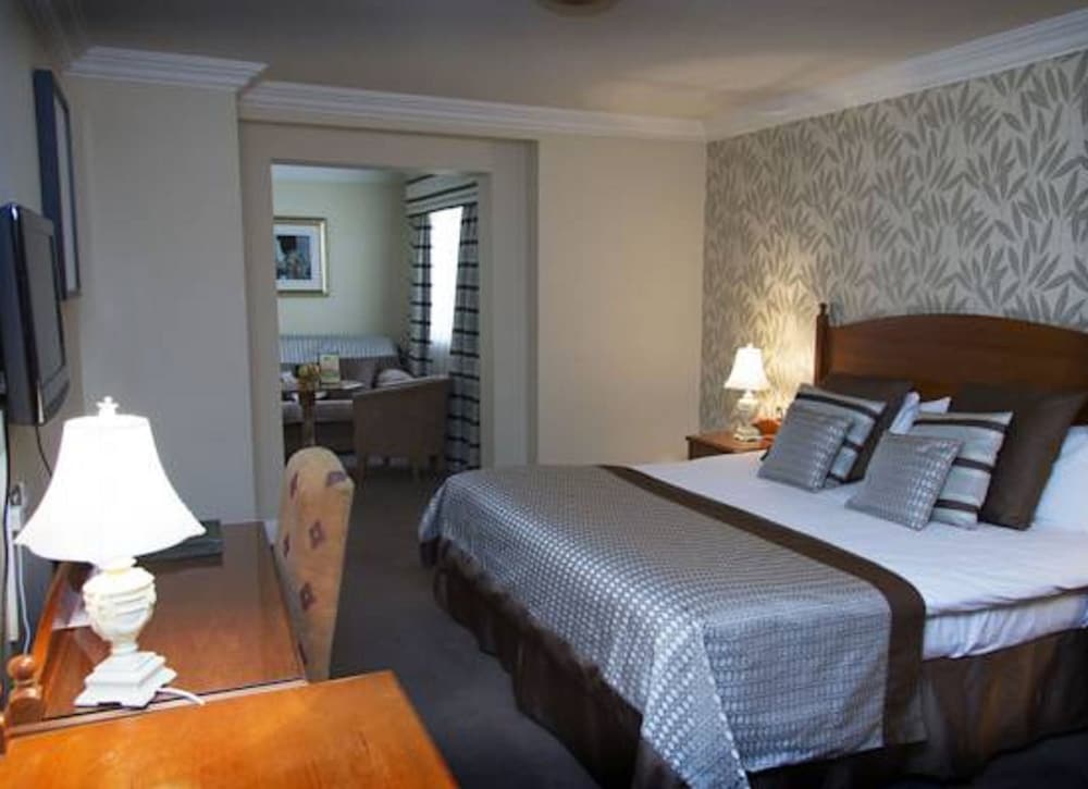 NEWGRANGE HOTEL 10/60