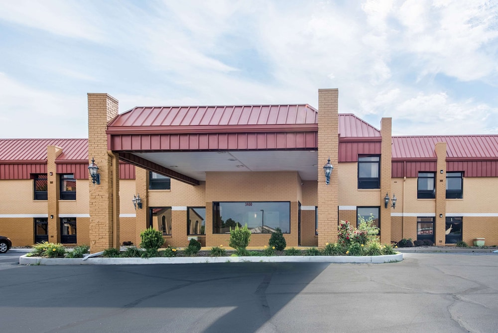 Quality Inn and Suites University Area image