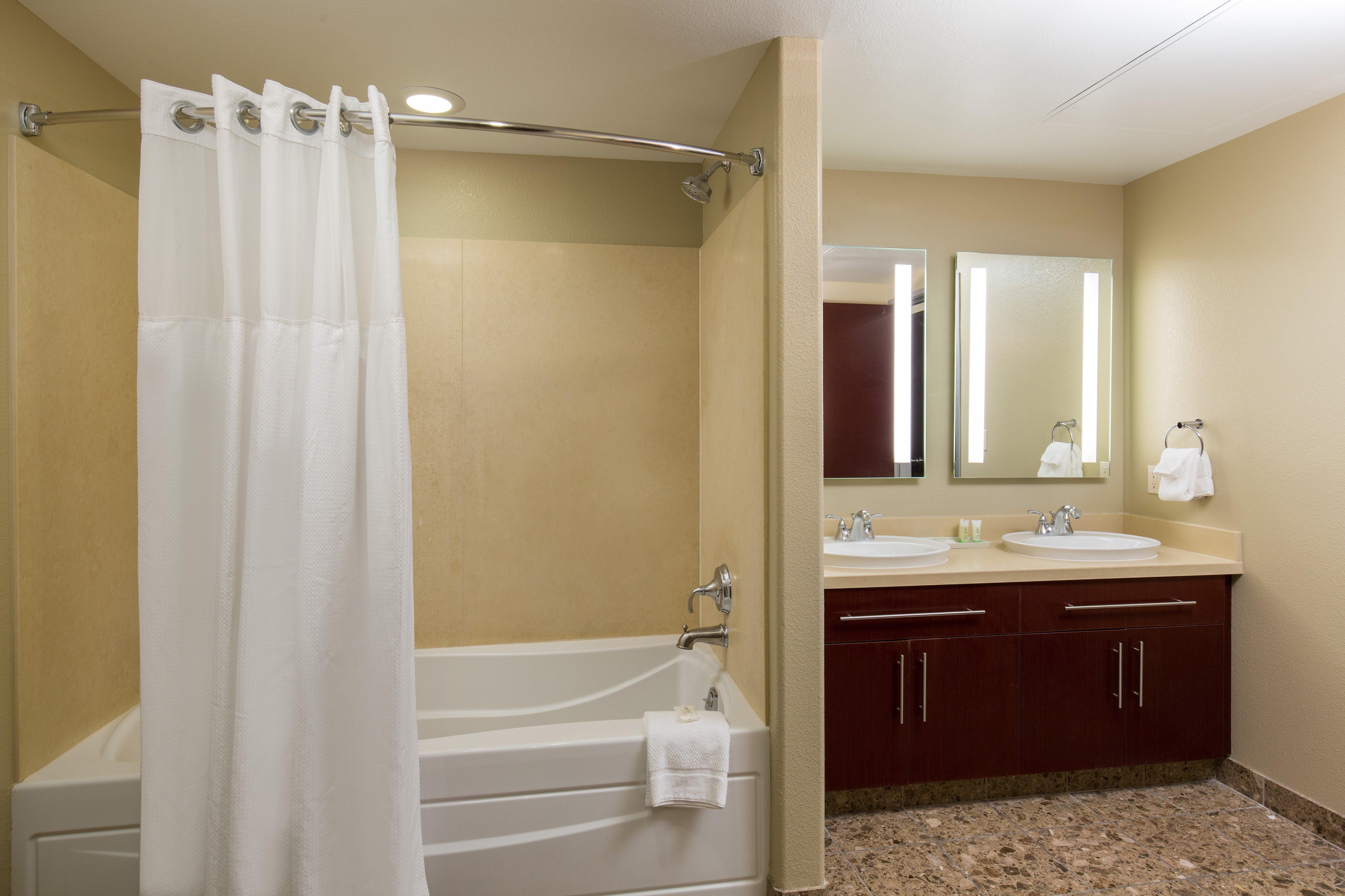 جناح بسرير كينج بإطلالة على المدينة بغرفة نوم واحدة، Staybridge Suites Las Vegas 7/7