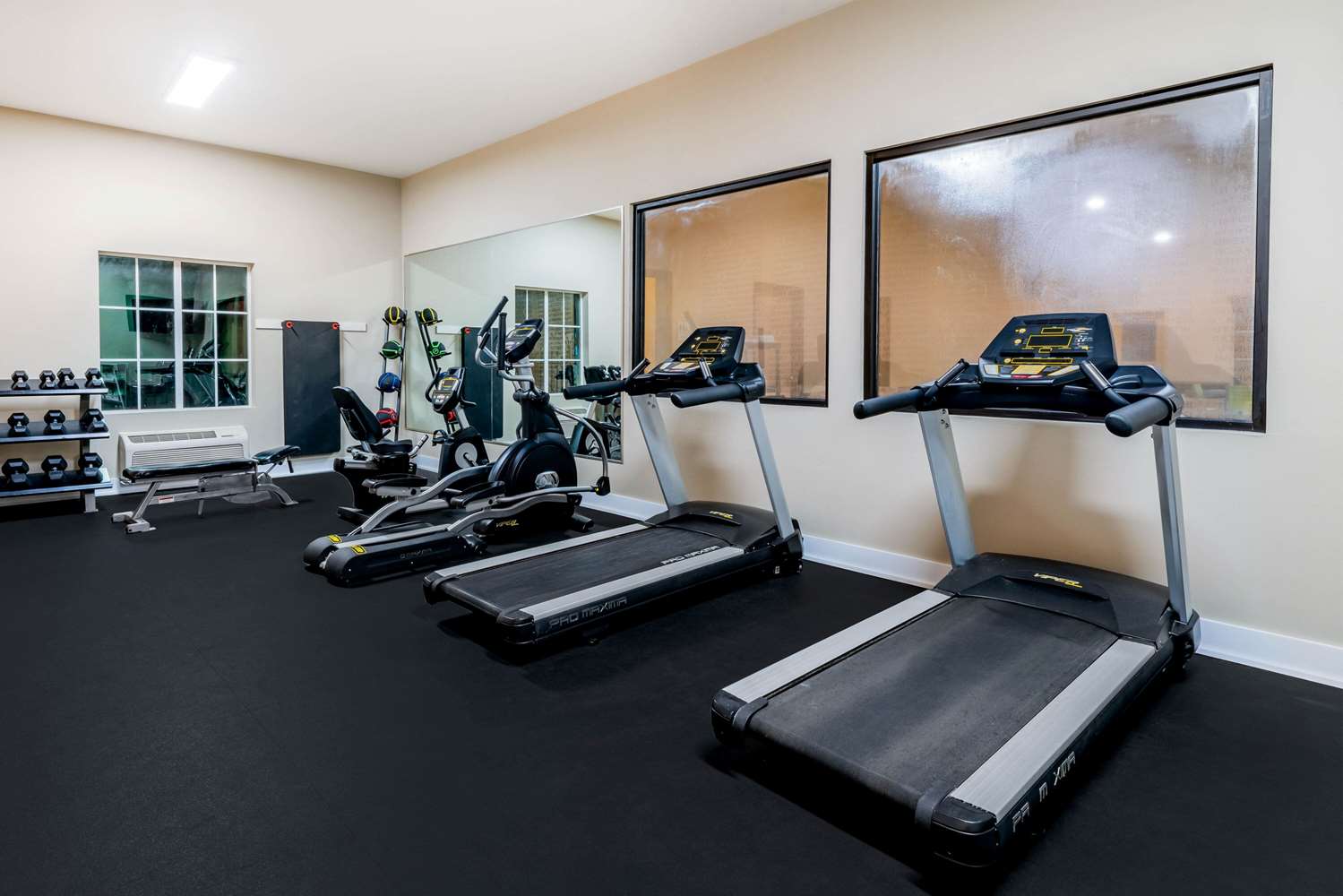 La Quinta Inn & Suites by Wyndham DFW Airport West - Bedford 25/41