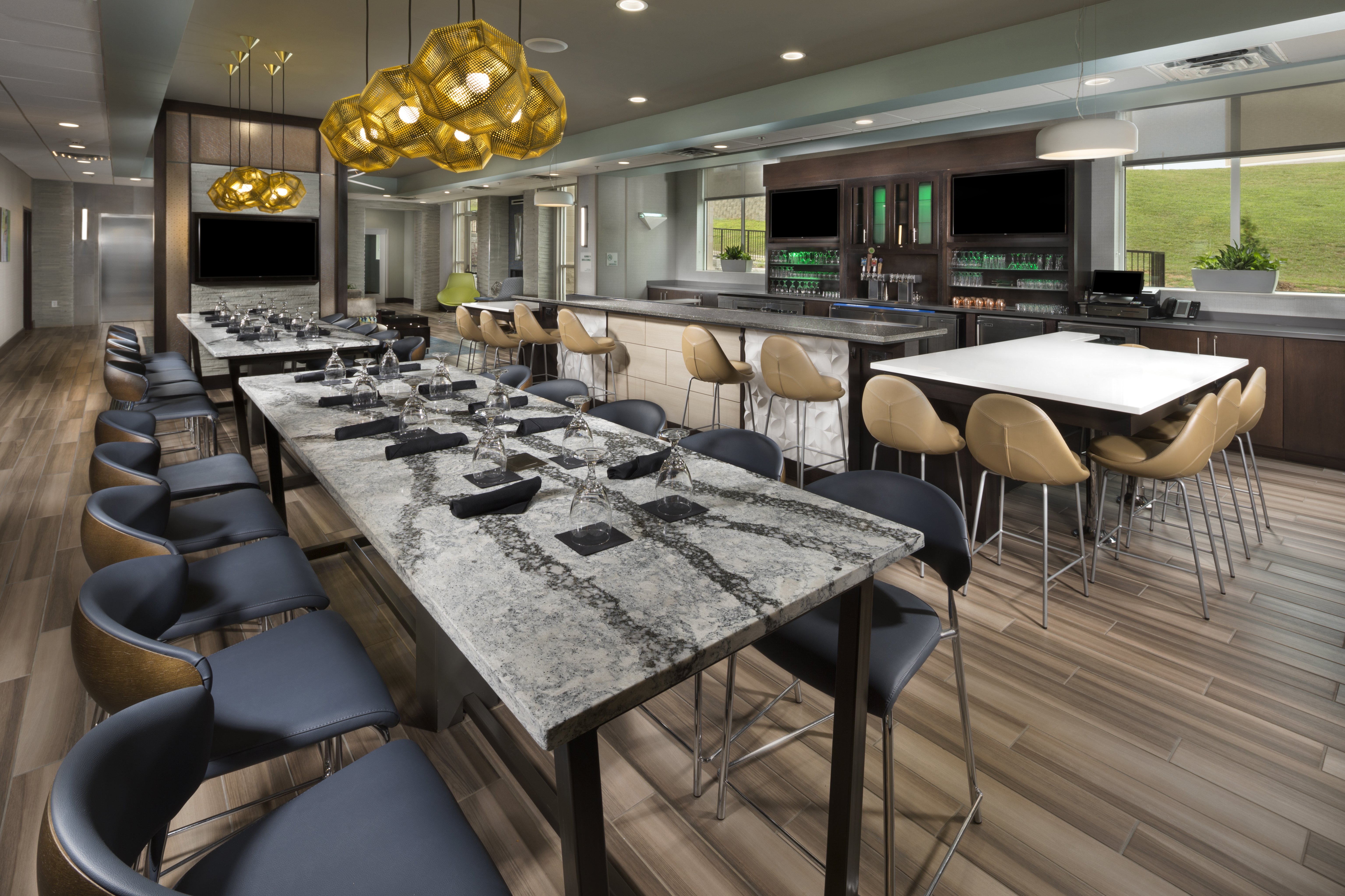 Holiday Inn And Suites Arden Asheville Airport 44/51