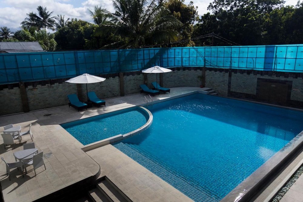 Sylvia Hotel Maumere 27/57