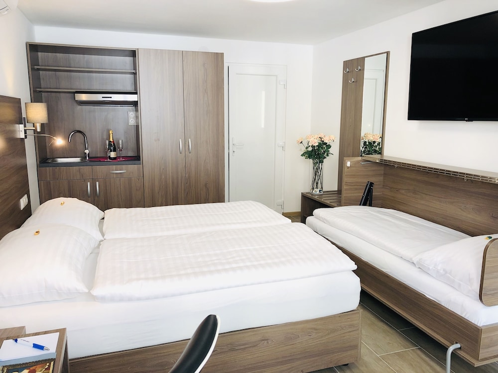 Hotel Konig 12/71