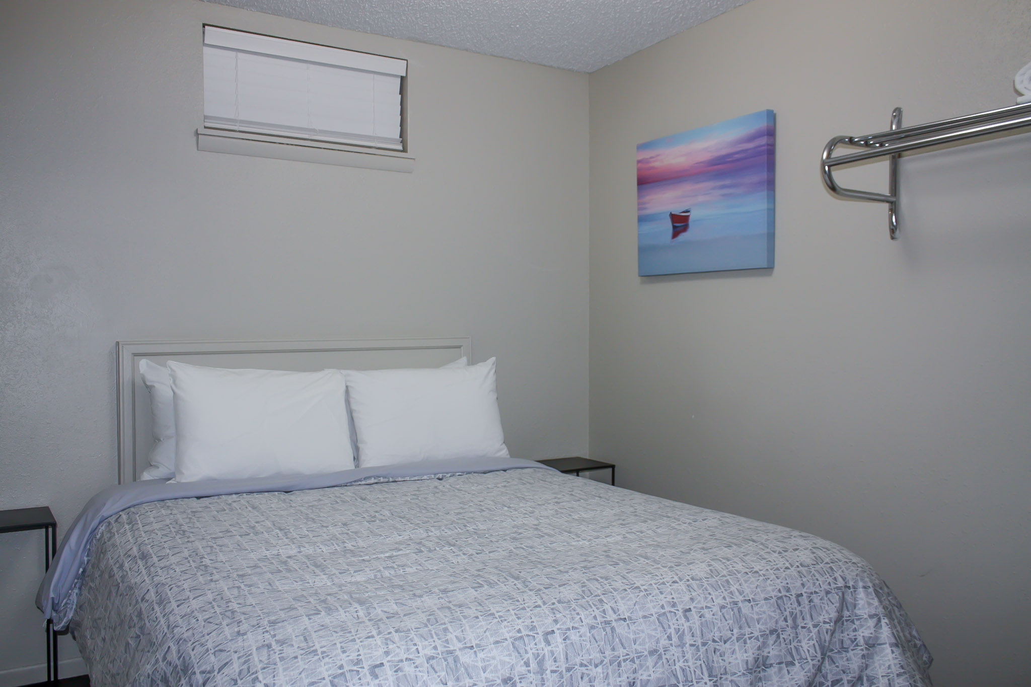 2 Bedrooms, Pool Side
