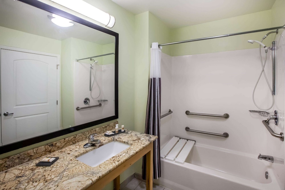 La Quinta Inn And Suites By Wyndham Odessa North 16/17