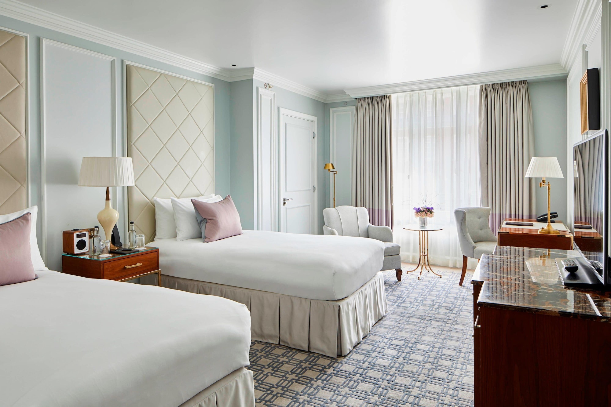 DELUXE, TWIN BEDS