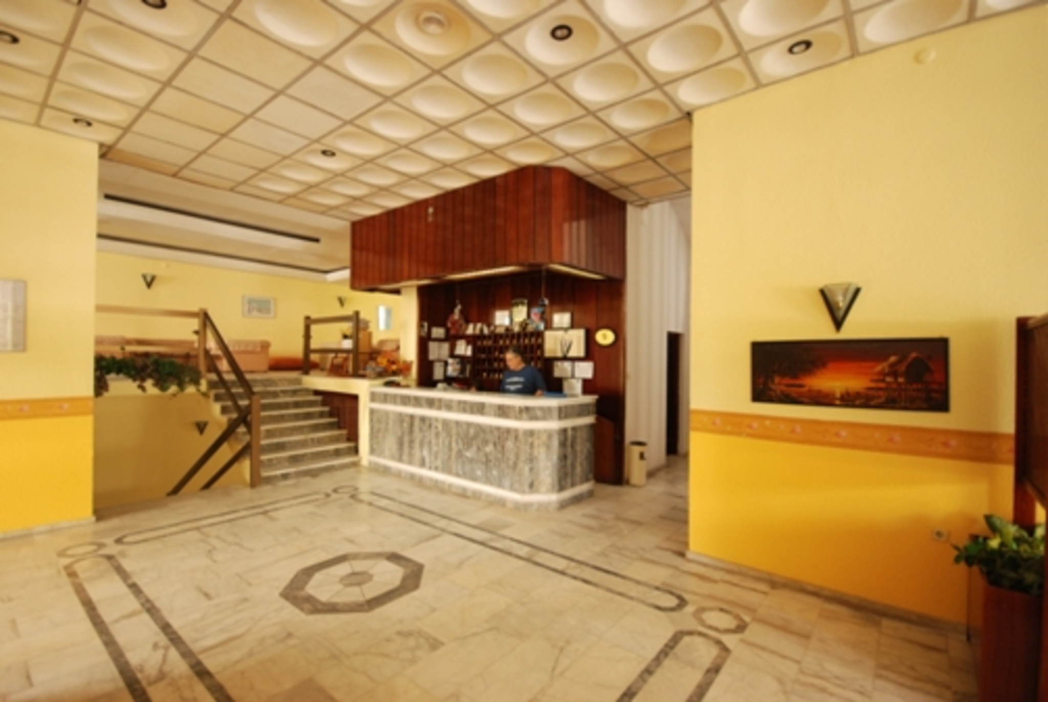Dias Hotel 6/27