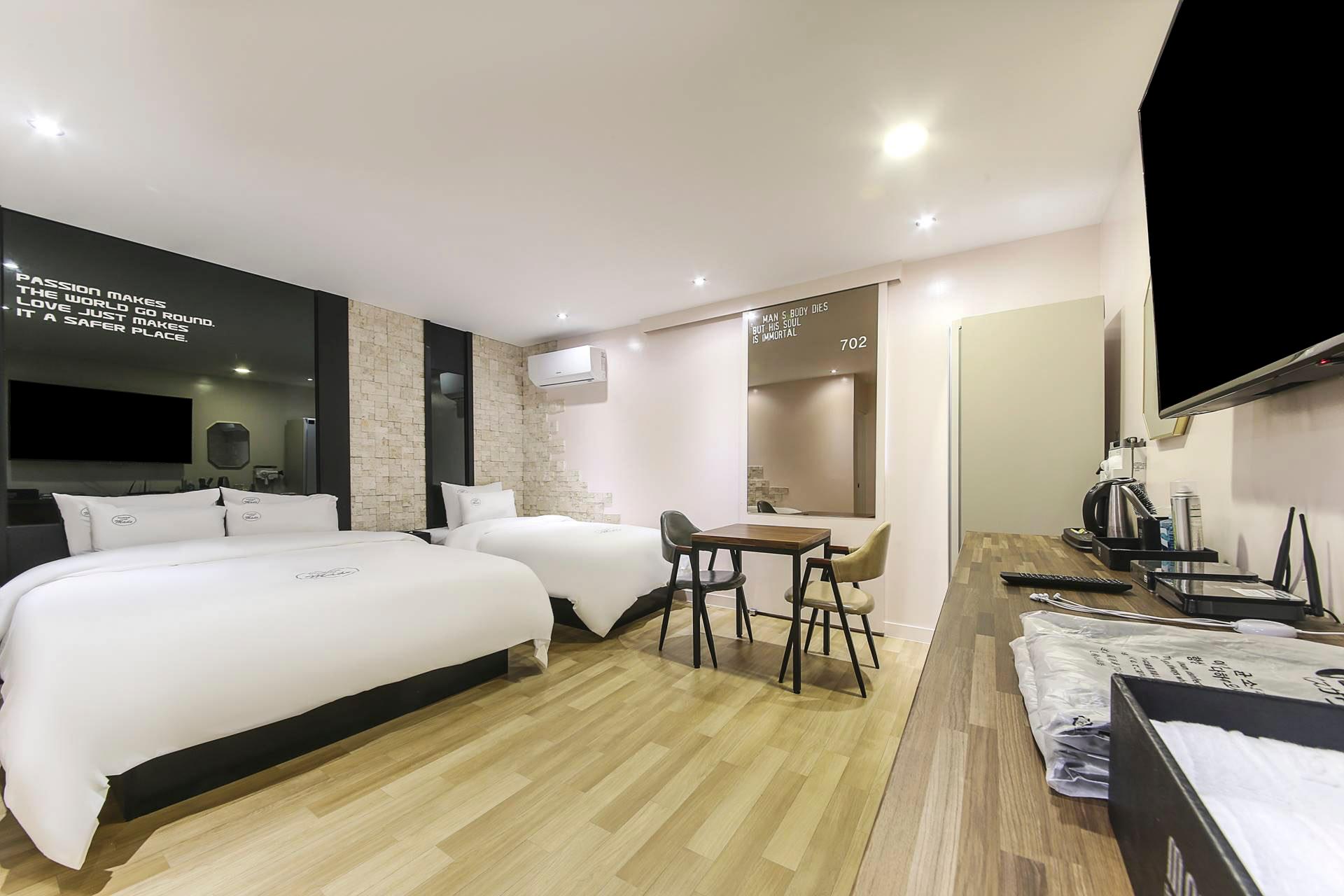 Made Hotel 16/50
