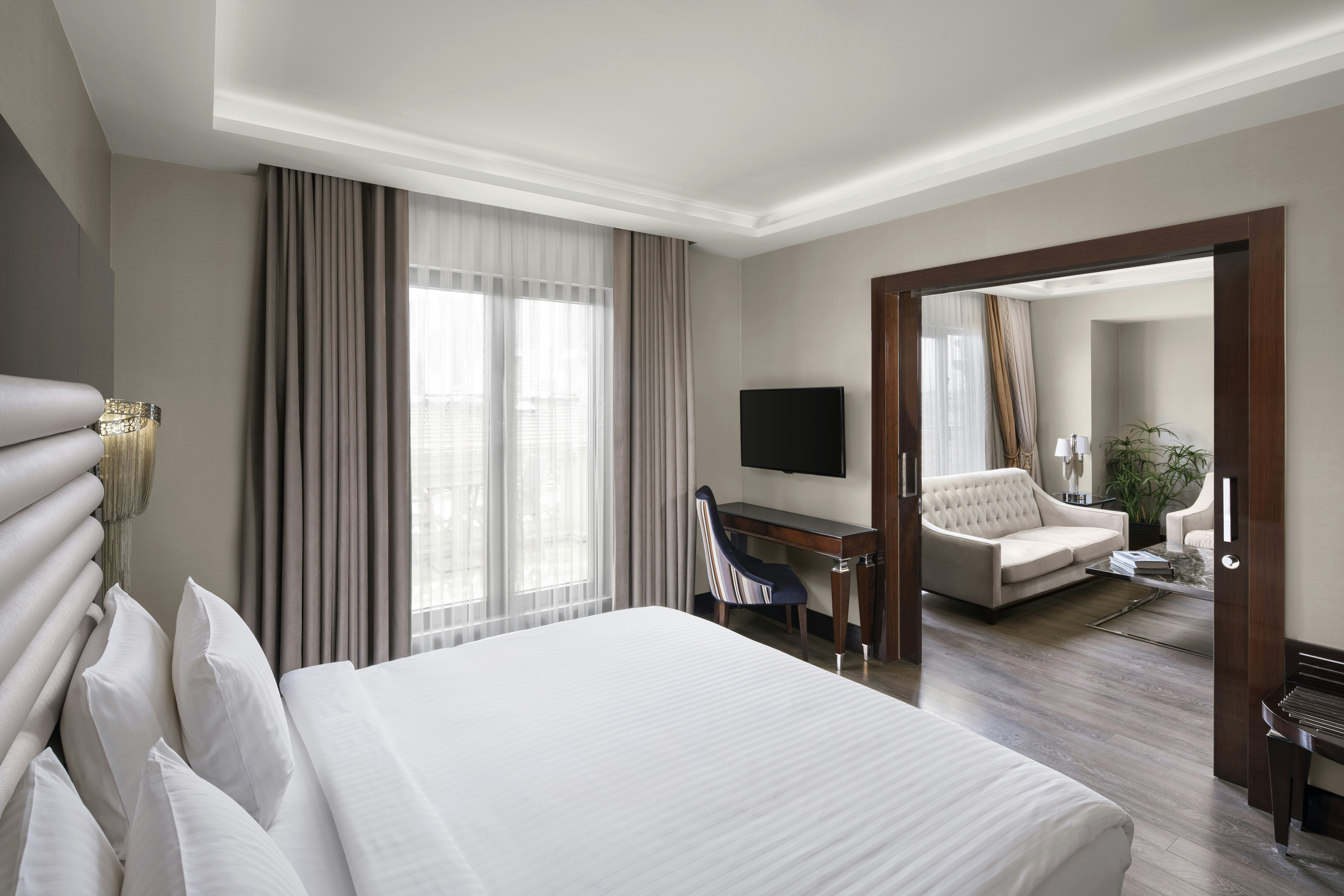 1 BEDROOM, SUITE, KING BED
