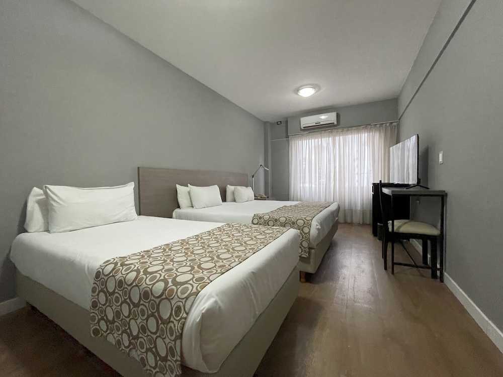 Hotel 8 de Octubre 7/48