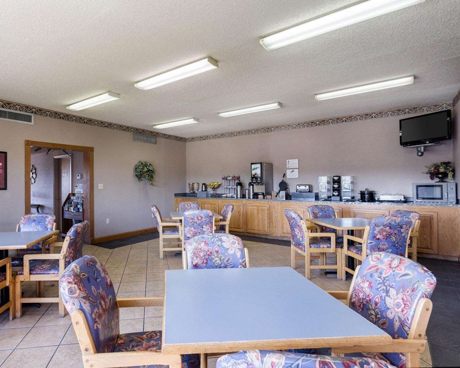 Econo Lodge Grenada 20/26