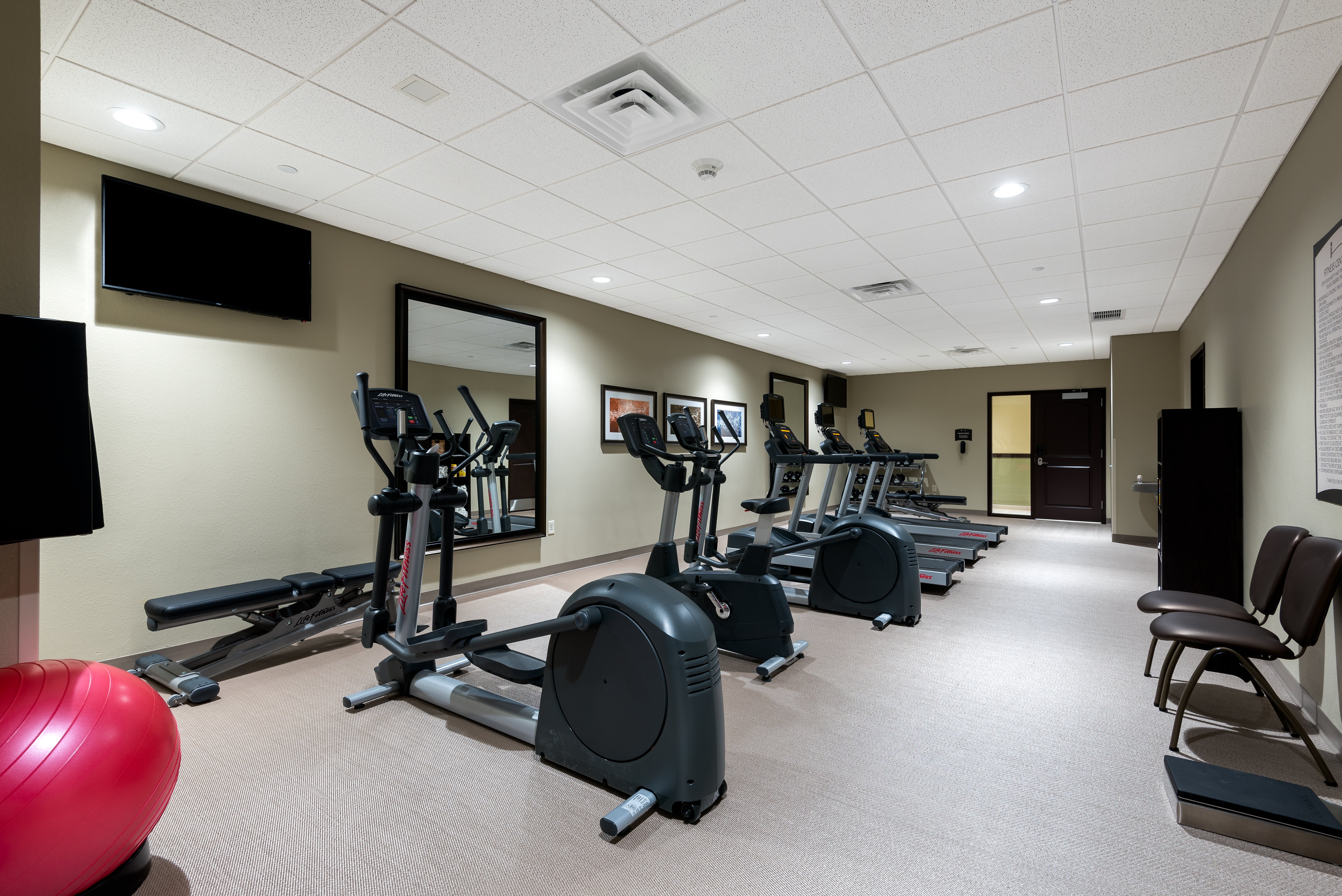 STAYBRIDGE SUITES EAU CLAIRE - ALTOONA 22/67
