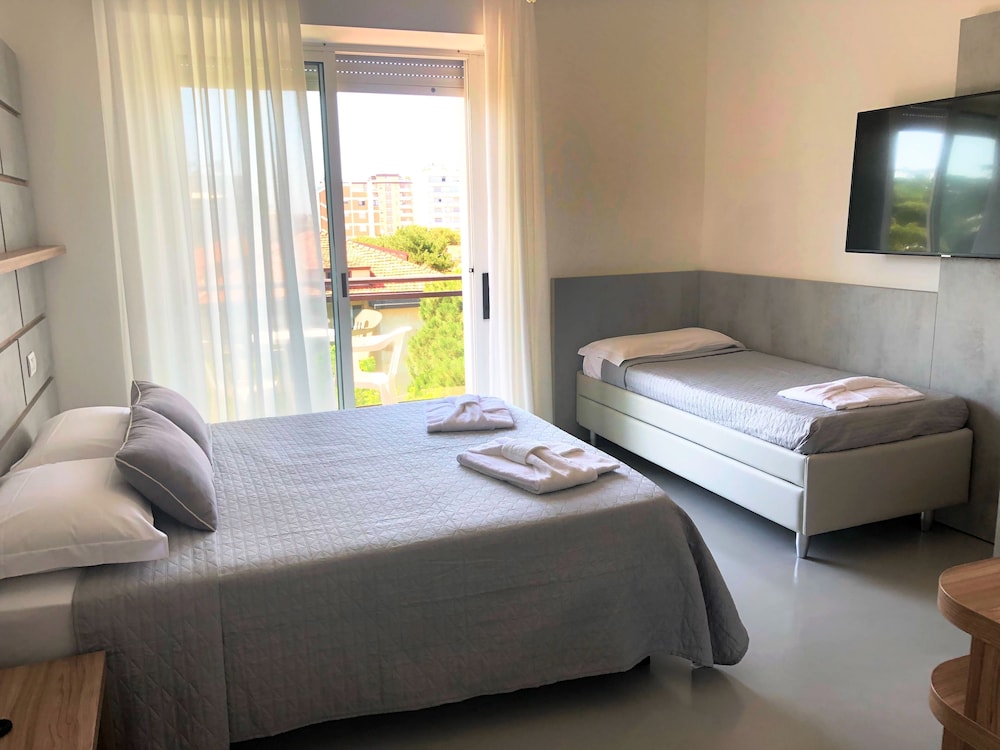 غرفة بانورامية ثلاثية بسرير مزدوج وسرير فردي بشرفة بغرفة نوم واحدة، Hotel Maestri 3/7
