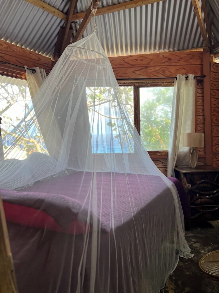 Great Huts 16/50