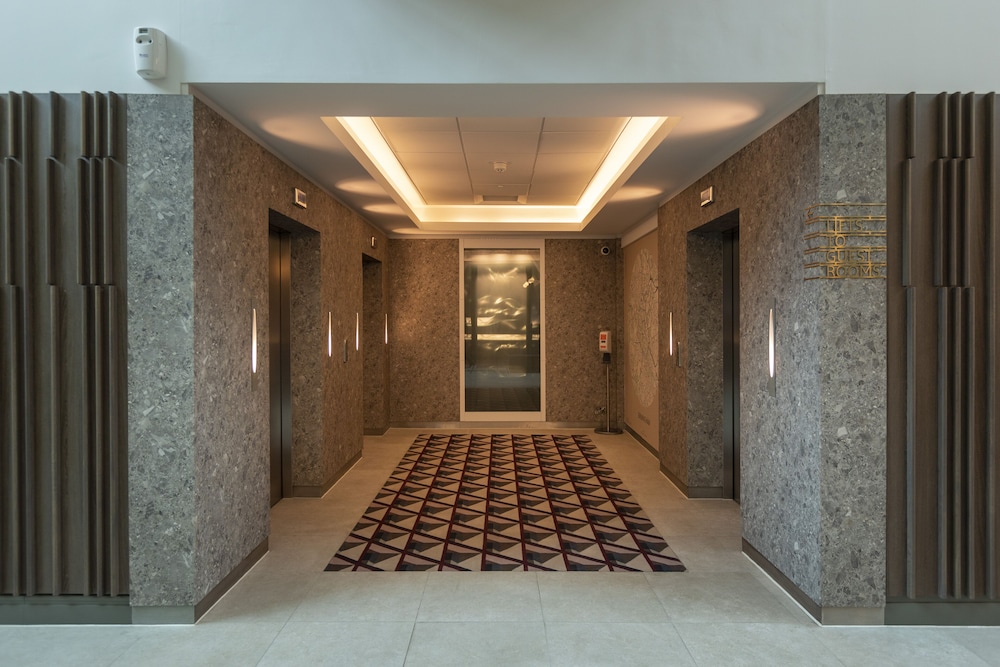 Crowne Plaza Birmingham Nec 33/77