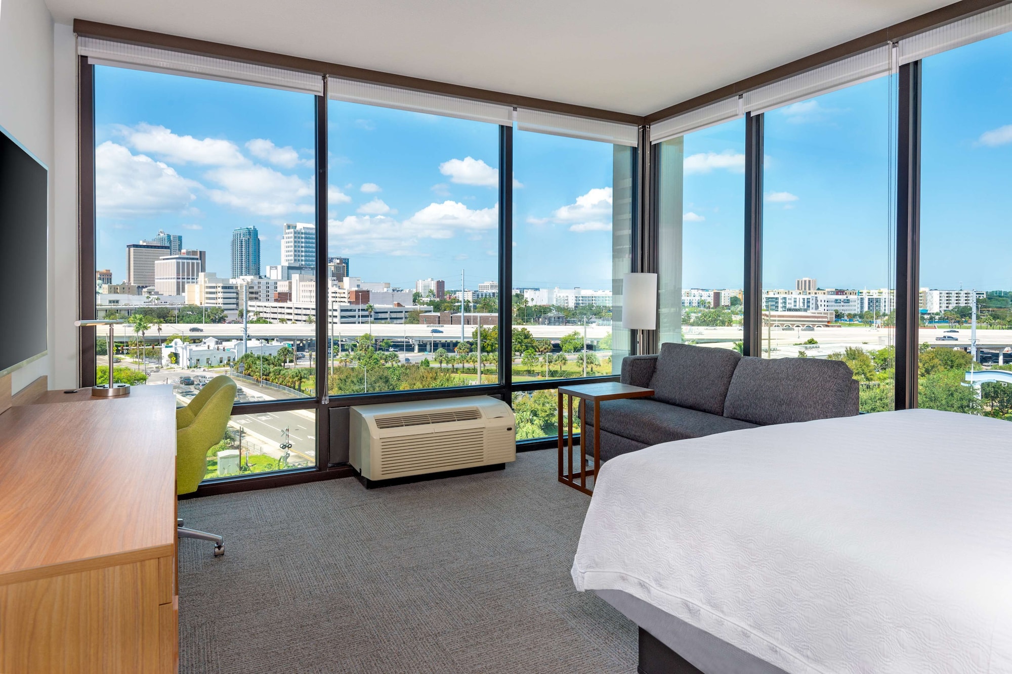 ROOM, KING BED, CITY VIEW, HIGH FLOOR, CORNER