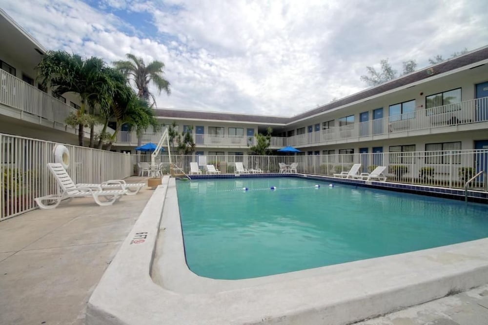 Motel6 Dania Beach, FL 49/59
