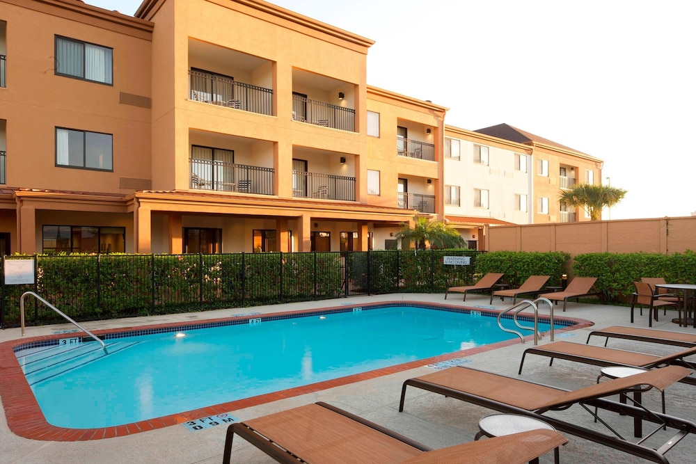 Courtyard Brownsville 1/41