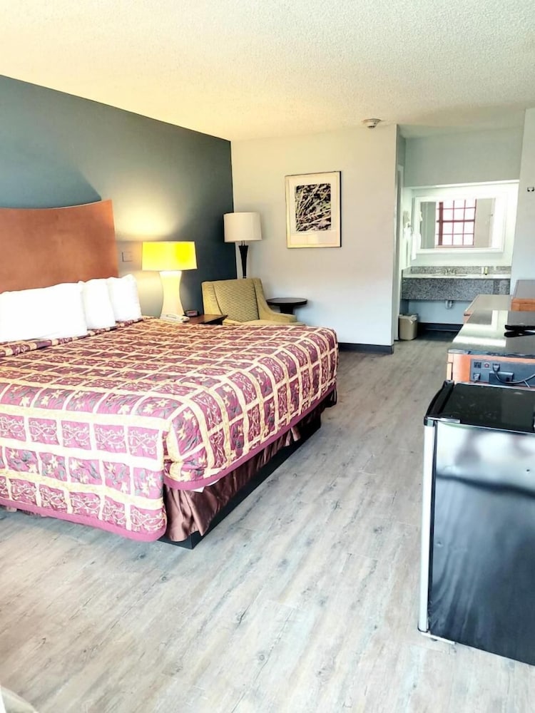 Best Price Motel & Suites 5/56