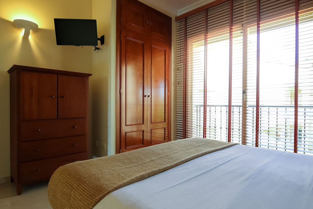 جناح ديلوكس بسرير كوين بغرفة نوم واحدة، Wyndham Grand Costa del Sol 4/8