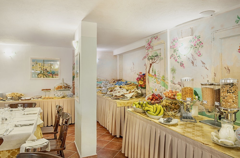 Colonna Beach Hotel 38/50
