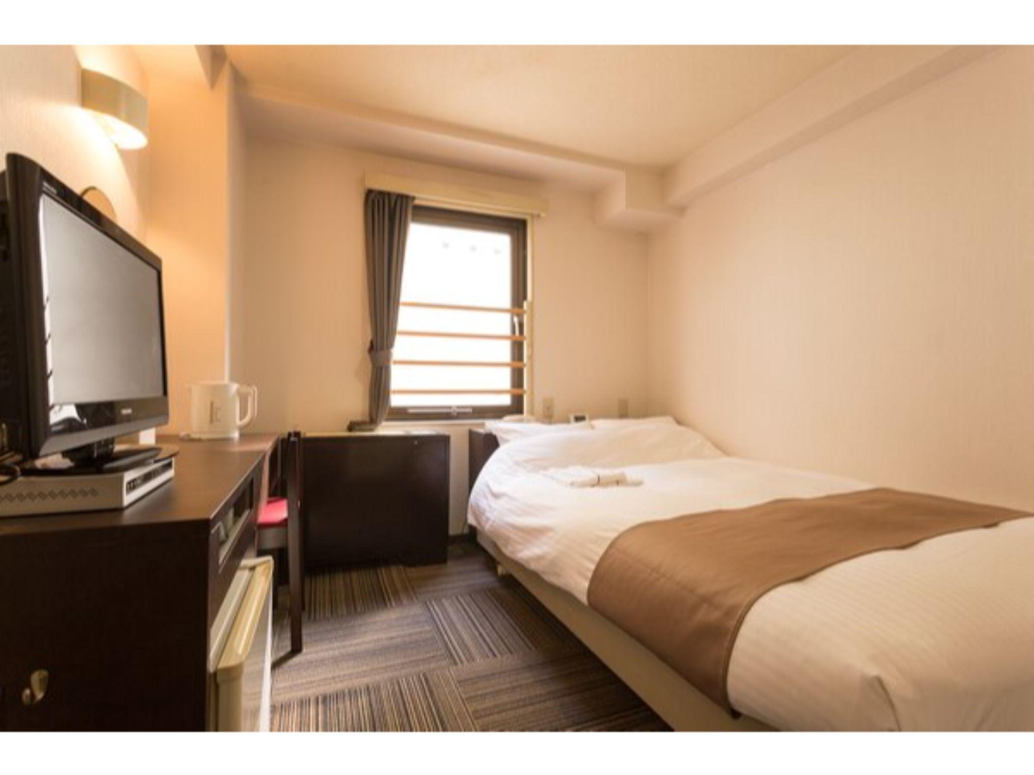 Semi Double Bed, Side View