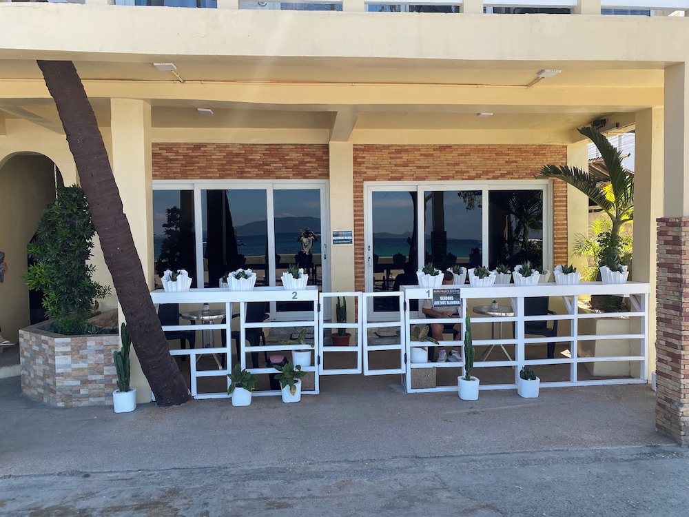 Papa Fred S Beach Resort 7/70