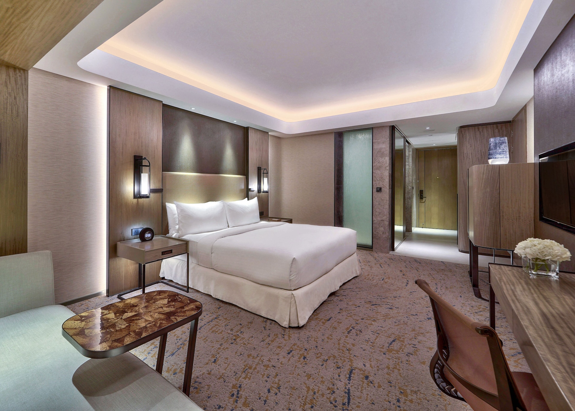 Deluxe, King Bed, Panoramic Bay View، Conrad Manila 2/2