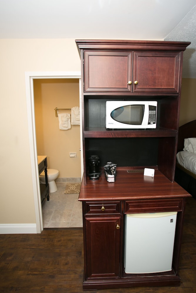 Hearthstone Inn Halifax Dartmouth 48/50