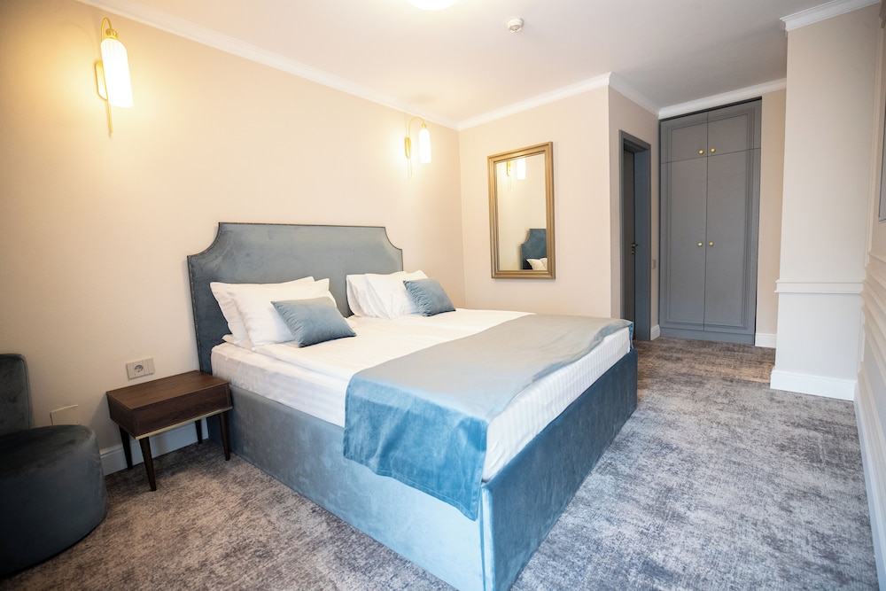 PREMIUM, SUITE, KING BED, SOFA
