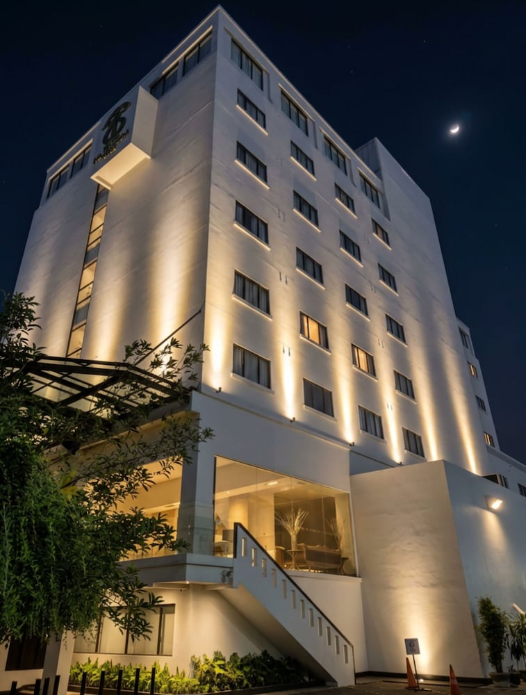Sintesa Peninsula Hotel 7/60