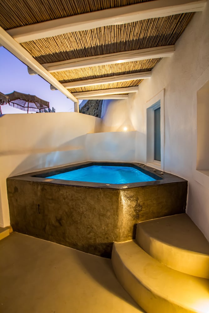 Kaleidoscope Cave Houses Oia 25/50