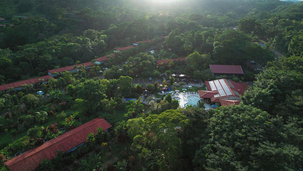 VOLCANO LODGE AND SPRINGS 60/68