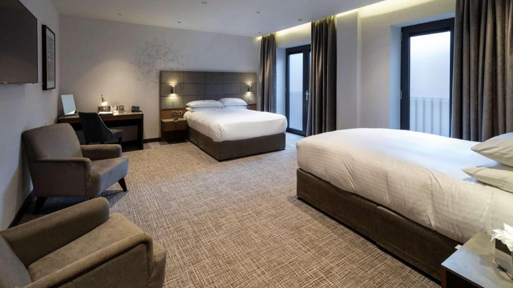 DELUXE, TWIN BEDS, CITY HALL VIEW