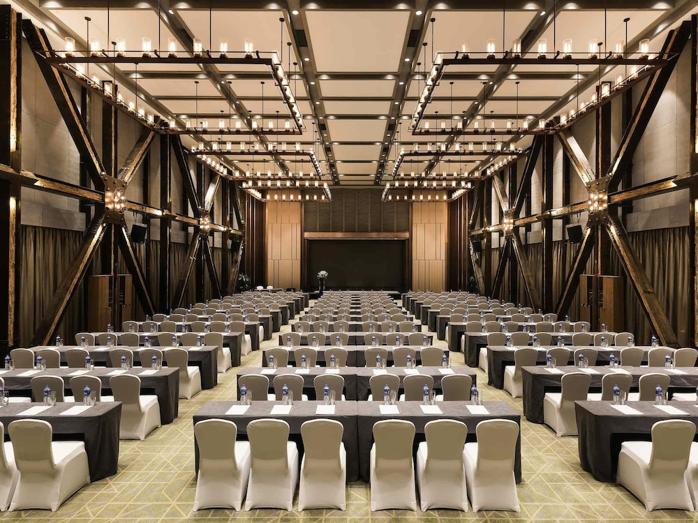 NOVOTEL SHANGHAI CLOVER 68/73
