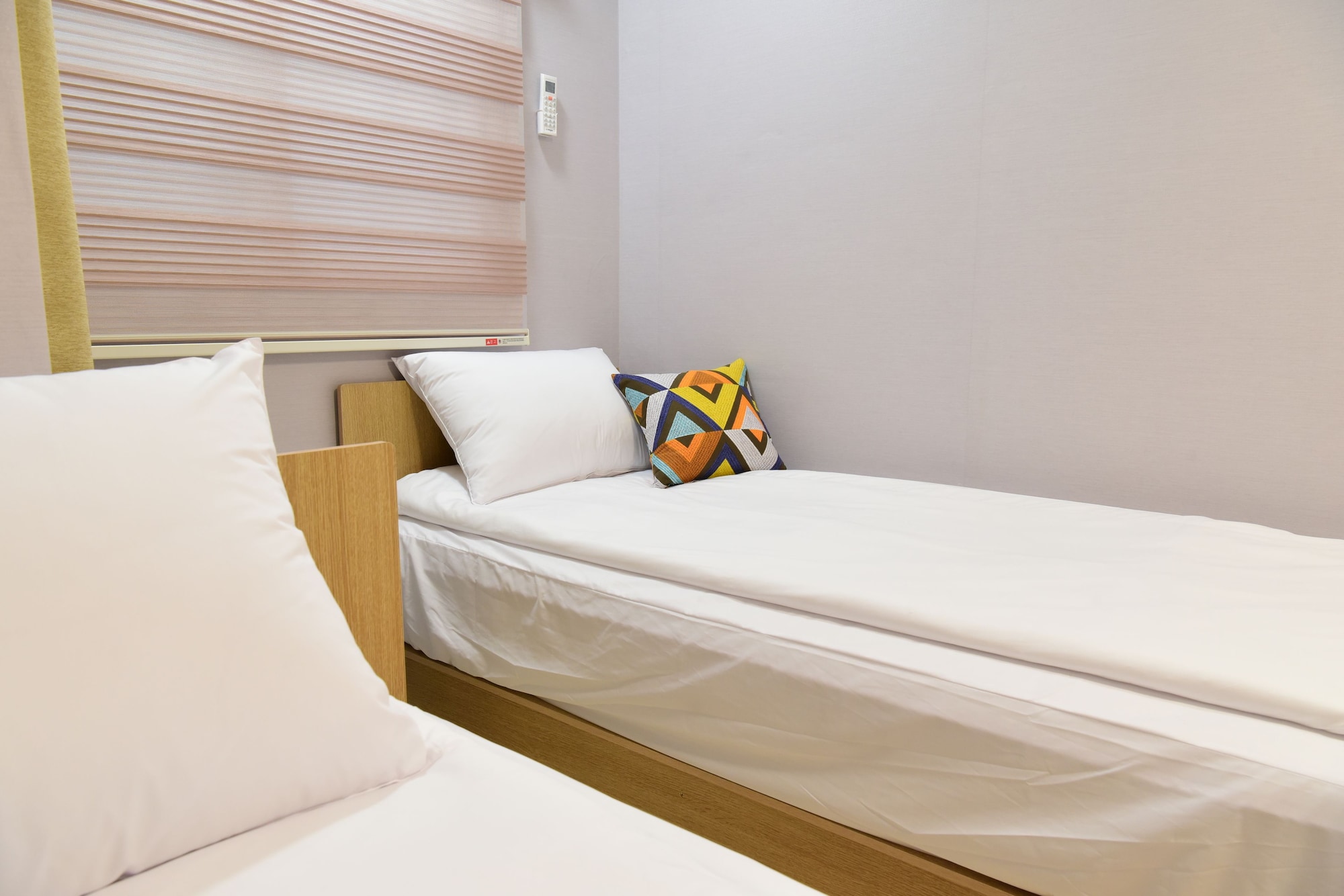 غرفة بسريرين منفصلين بحمام خاص، Daol Guest House 2/3