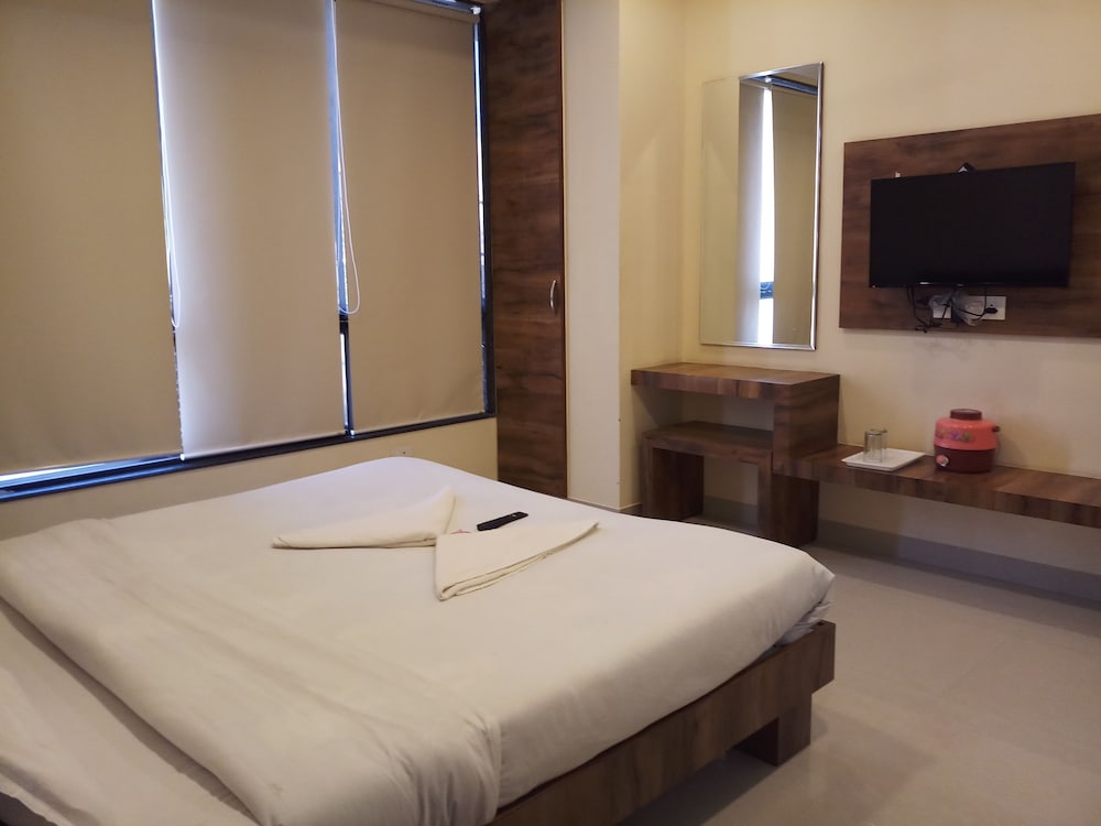 Hotel Shree Pratham Milan 13/28