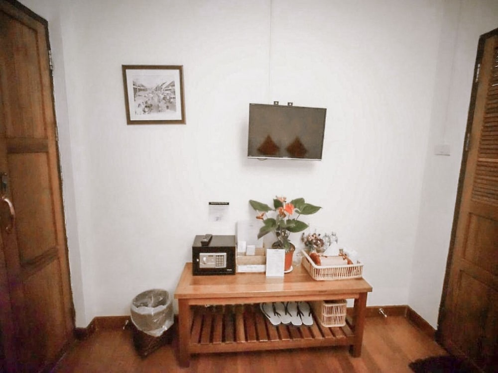 Rustic Guesthouse 7/50
