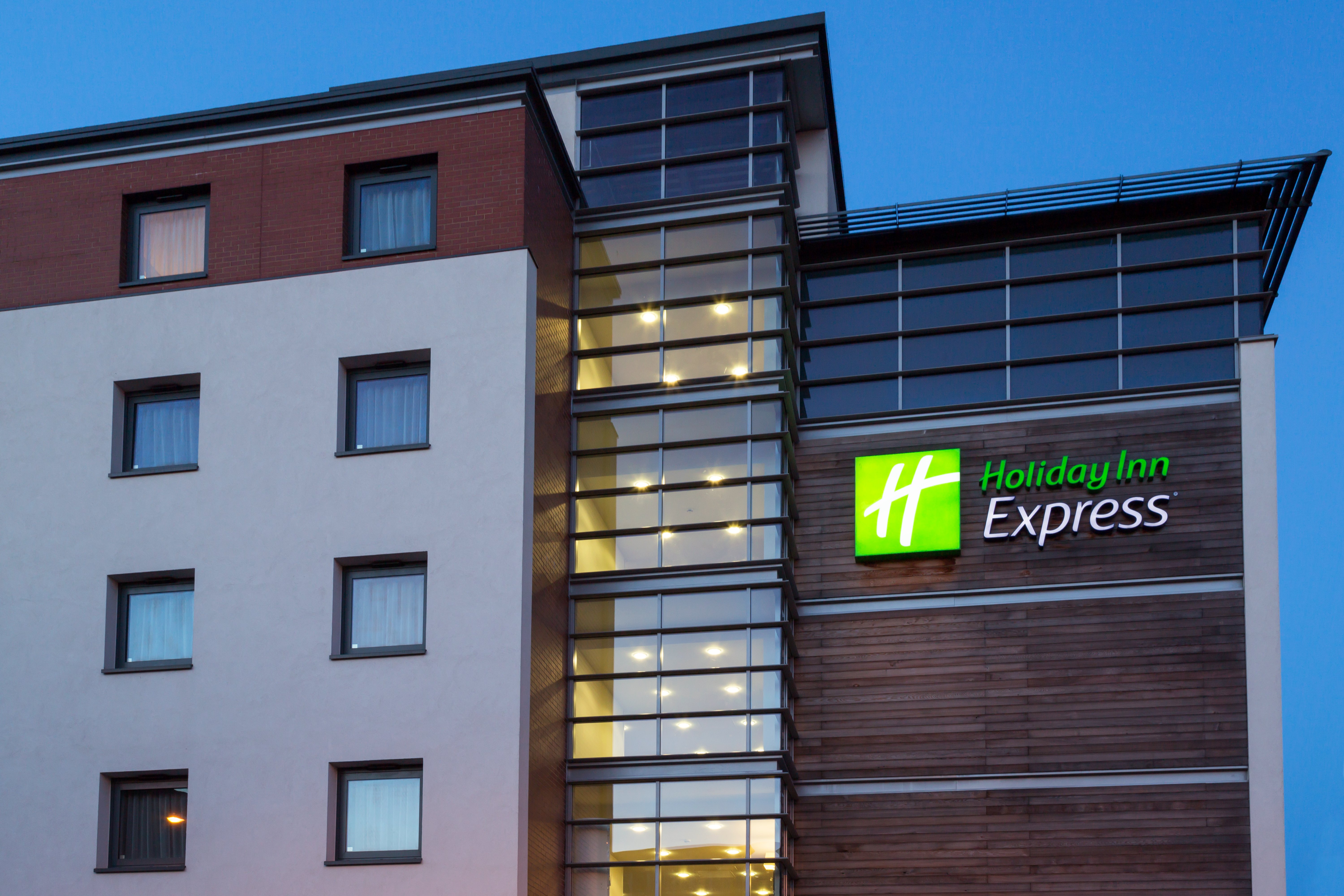 HOLIDAY INN EXPRESS HARLOW 6/74