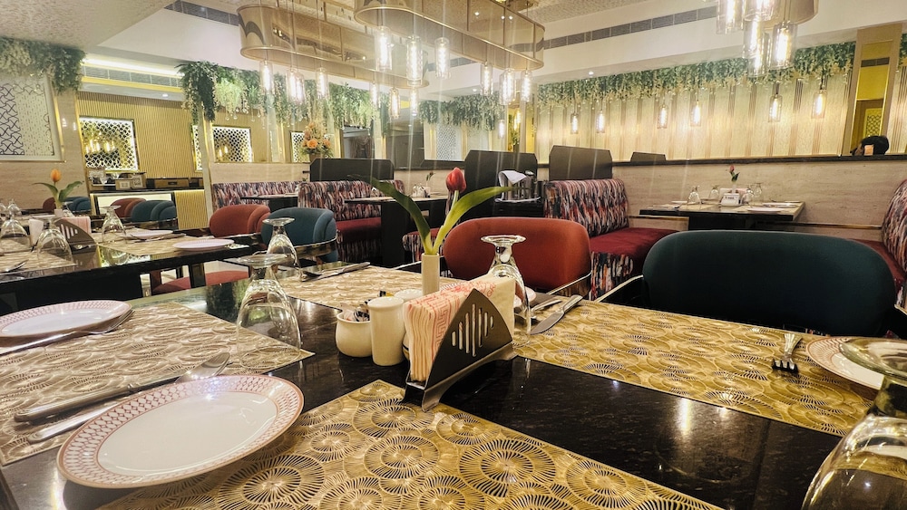 GRAND CONTINENTAL HOTEL 38/51