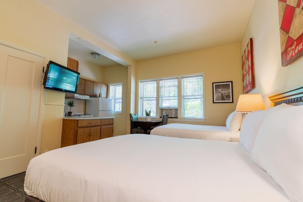 CLASSIC, 2 QUEEN BEDS