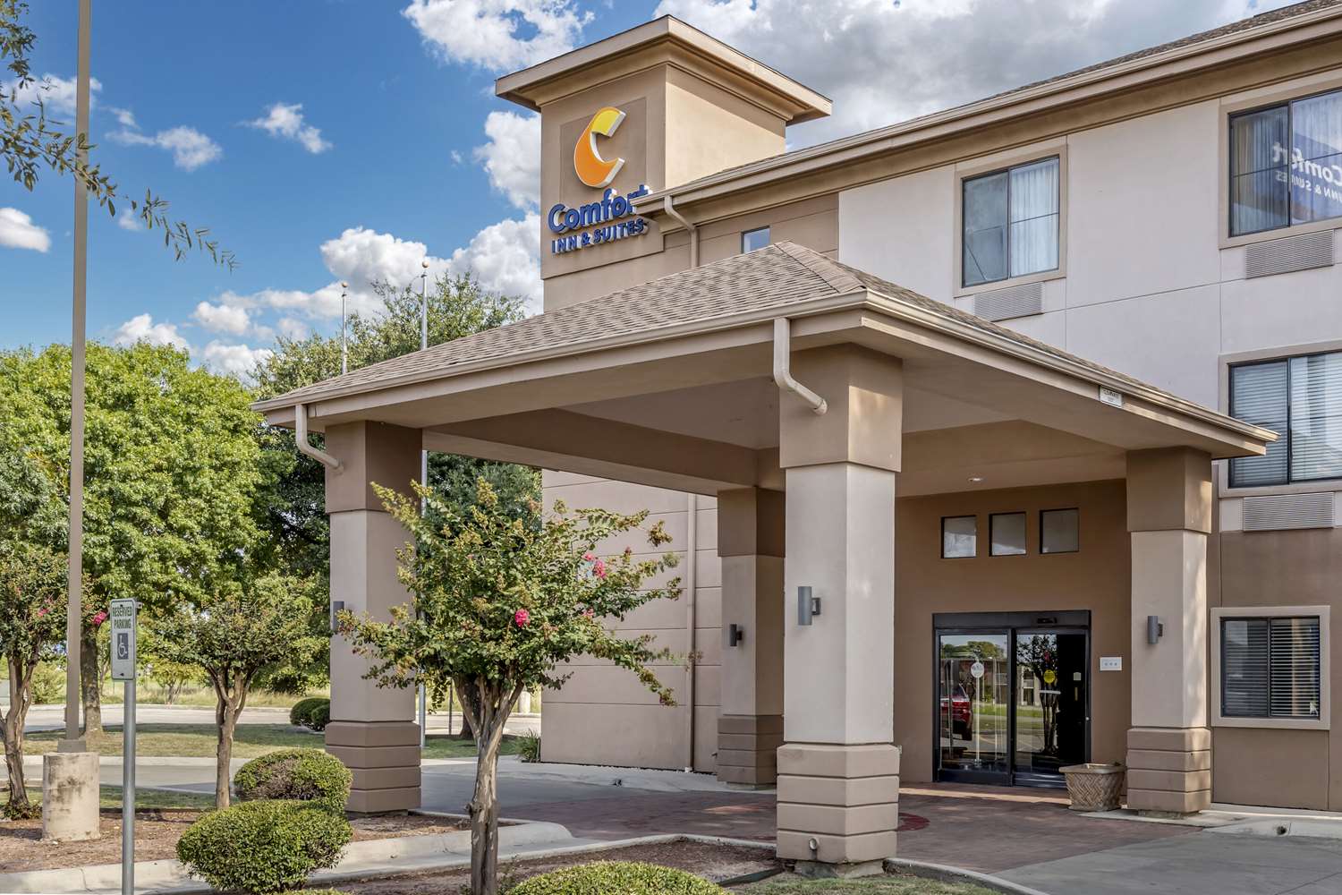 Comfort Inn and Suites Seguin, TX 6/37